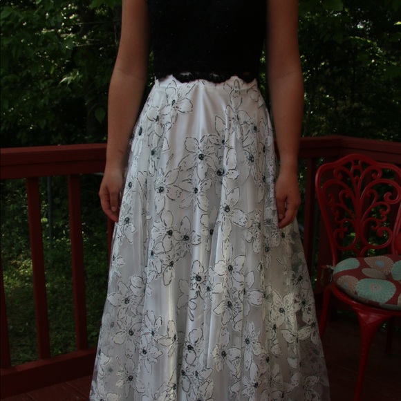Prom Dress- JVN Size 4 - Picture 5 of 8